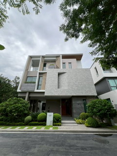 An ultra-luxury 3-story detached house with a private elevator in the prime Bangkok Kreetha area