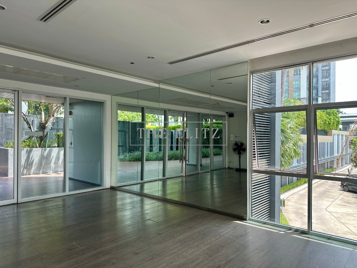 picture ✨RARE FIND! Flawlessly Renovated Modern Living Space – 100% Move-in Ready with Zero Fixes Needed ✨ - 21/24