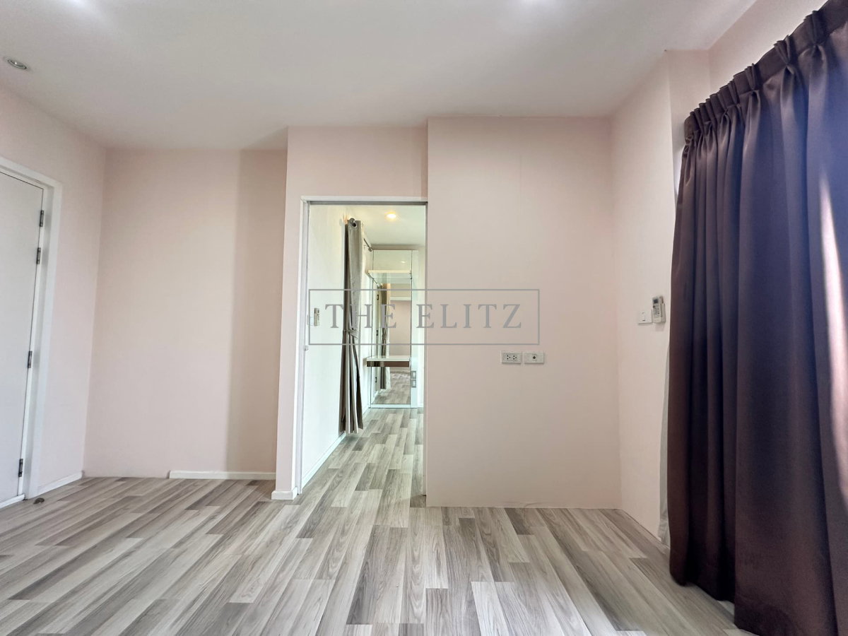 picture ✨RARE FIND! Flawlessly Renovated Modern Living Space – 100% Move-in Ready with Zero Fixes Needed ✨ - 4/24