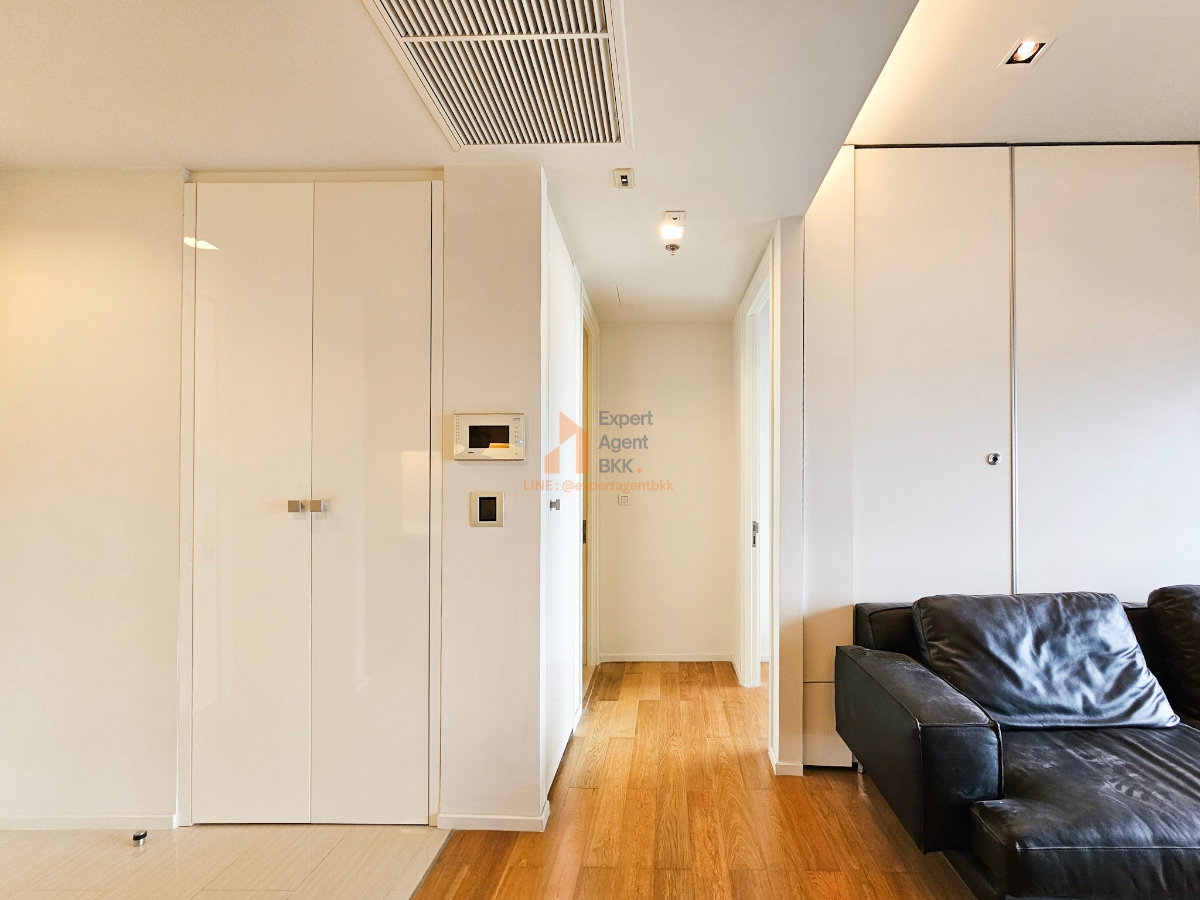 picture SALE : Circle Living Prototype - 1 Bedroom LC247 - 9/13