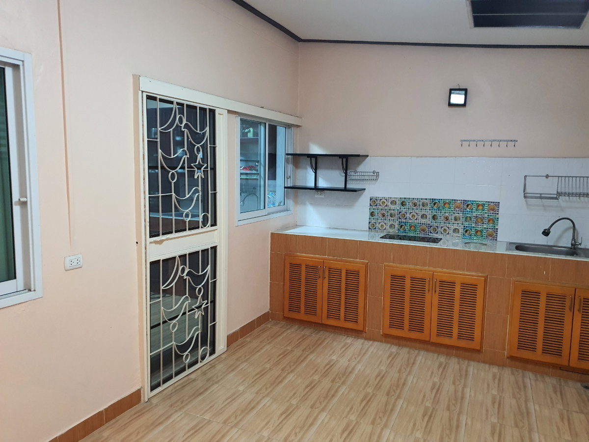 รูป บ้านแฝดรีโนเวทใหม่ สไตล์บ้านเดี่ยว ขนาด 26 ตร.วา ทำเลศักยภาพ ใกล้สนามบินดอนเมือง เดินทางสะดวก - รูปที่ 9/21