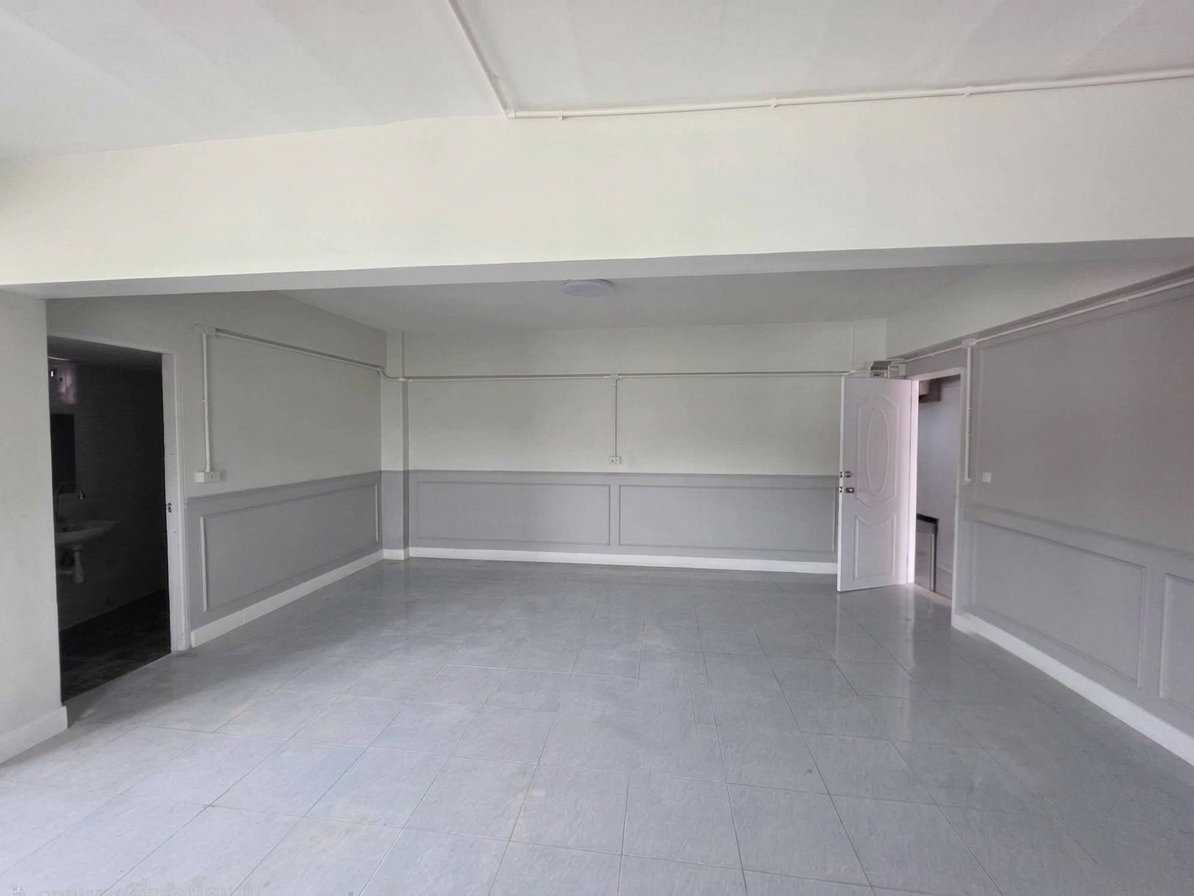 รูป ห้องมุมเปล่า Renovate ใหม่ ขนาดใหญ่พิเศษ 46 ตรม. ใกล้ BTS ลาดพร้าว 101 - รูปที่ 6/15