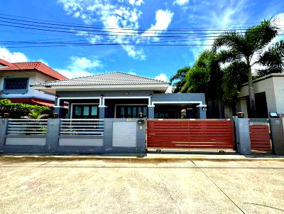 Houses for sale Chonburi : Beautiful detached house in Pattaya, Soi Siam Country Club. Convenient location, close to the city.
