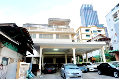 เช่าสำนักงาน รร.วชิราวุธวิทยาลัย : 🏢✨ ให้เช่าอาคารสำนักงานขนาดใหญ่ ใจกลางอารีย์ 📍 ซอยพหลโยธิน 14 | ใกล้ BTS อารีย์ และ BTS สะพานควาย เพียง 700 เมตร