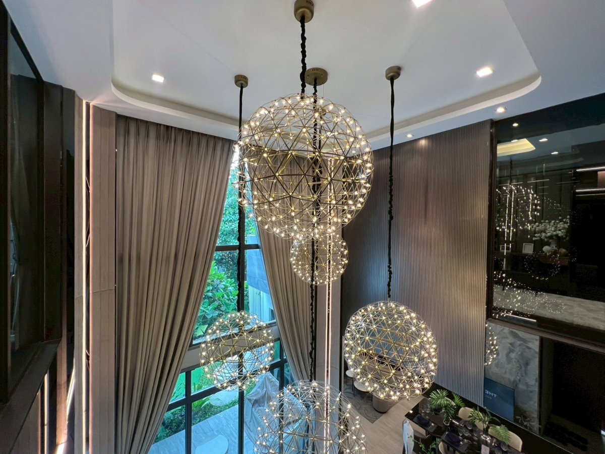 รูป บ้านเดี่ยวระดับ Ultra Luxury 3 ชั้น พร้อมลิฟต์ส่วนตัว บนทำเลศักยภาพ กรุงเทพกรีฑา ที่ออกแบบมาเพื่อการใช้ชีวิตเหนือระดับ พร้อมความเป็นส่วนตัวในทุกมิติ - รูปที่ 2/33