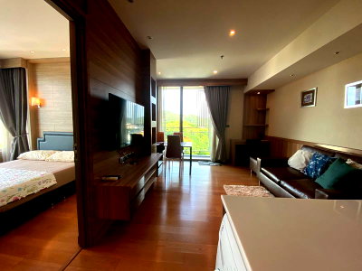 Condos for rent : Luxury beachfront condo for rent at Marina Bayfront Sriracha. Beautifully decorated unit with city views.