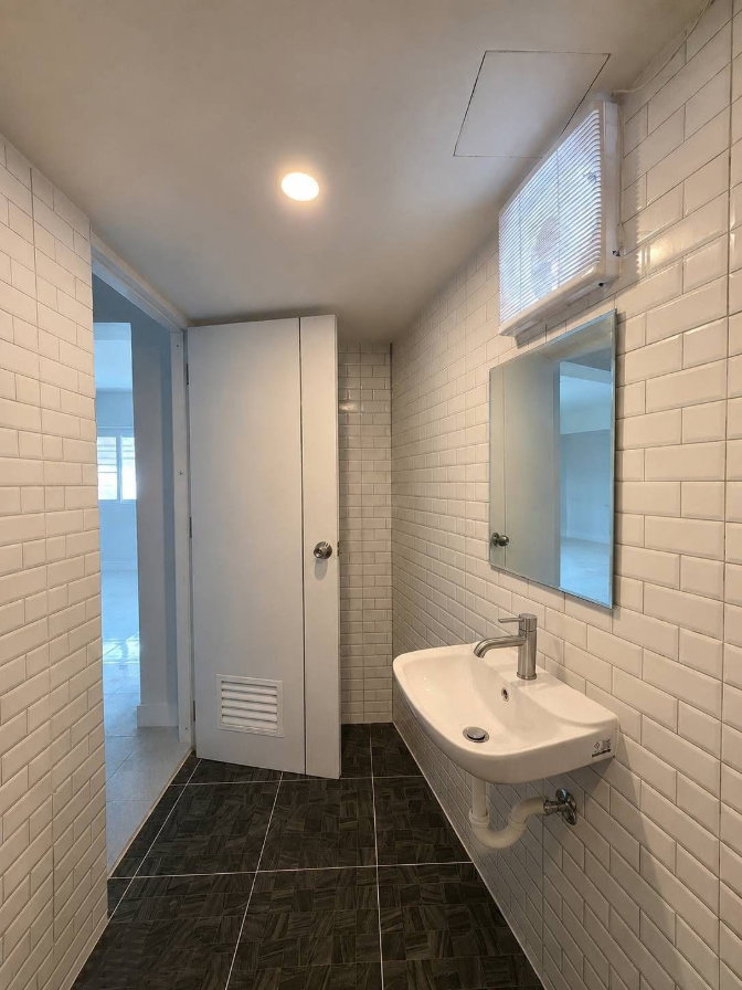 รูป ห้องมุมเปล่า Renovate ใหม่ ขนาดใหญ่พิเศษ 46 ตรม. ใกล้ BTS ลาดพร้าว 101 - รูปที่ 9/15