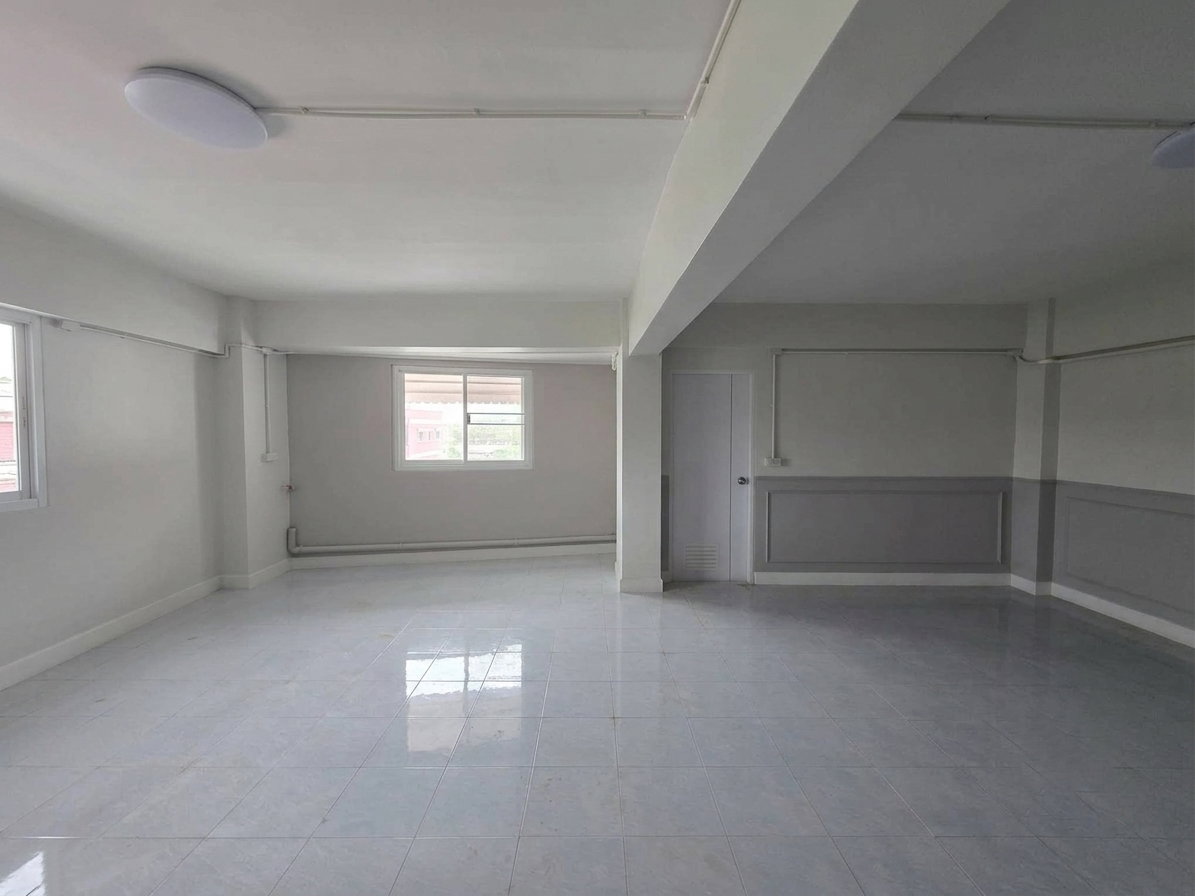 รูป ห้องมุมเปล่า Renovate ใหม่ ขนาดใหญ่พิเศษ 46 ตรม. ใกล้ BTS ลาดพร้าว 101 - รูปที่ 5/15