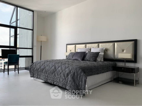 3-BR Condo at Sathorn Gardens near MRT Si Lom (ID 2608664)