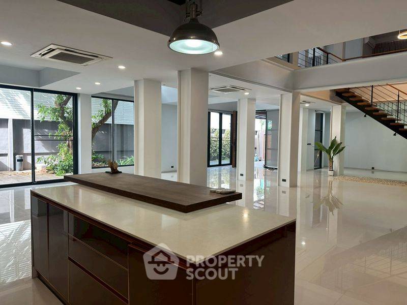 รูป บ้านเช่า 5 ห้องนอน ในกรุงเทพฯ • พื้นที่ 700 ตร.ม. (ID 3041900) - รูปที่ 3/14