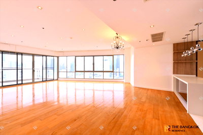 Condos for sale : The Lakes - Spacious 236 sq.m. Residence with Panoramic Benjakitti Park Views and a Large Balcony in the Heart of Asoke, near BTS Asoke