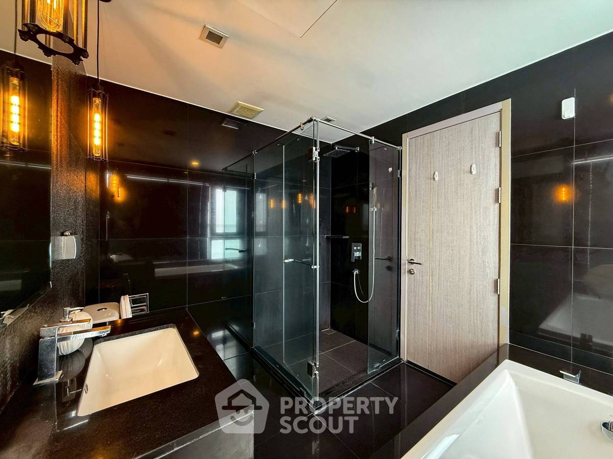 รูป คอนโด 2 ห้องนอนให้เช่า Rhythm Sukhumvit 36-38 ใกล้ BTS ทองหล่อ 300 ม. (ID 3083320) - รูปที่ 17/22