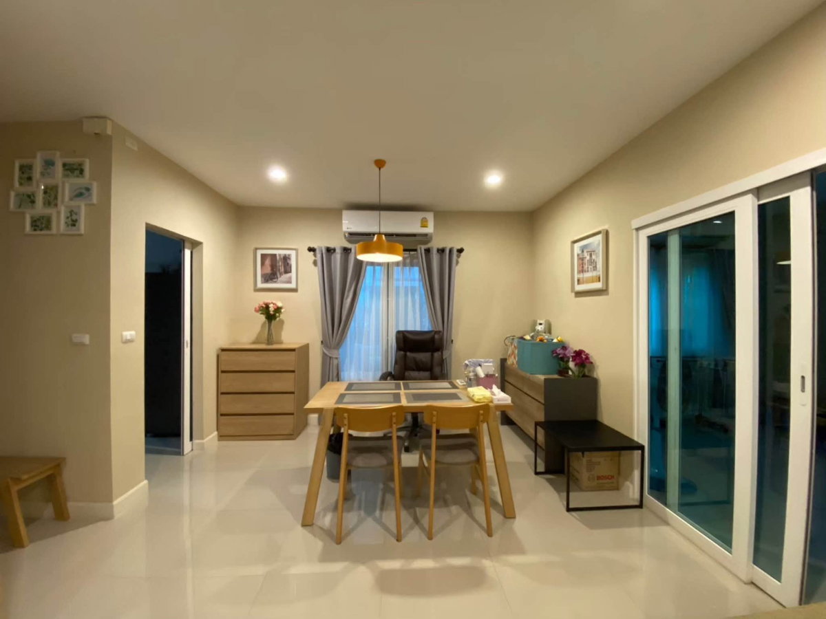 picture 2-Storey Detached House for Rent - 4/14