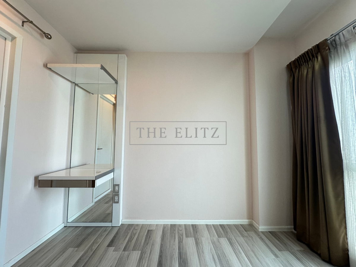 picture ✨RARE FIND! Flawlessly Renovated Modern Living Space – 100% Move-in Ready with Zero Fixes Needed ✨ - 6/24