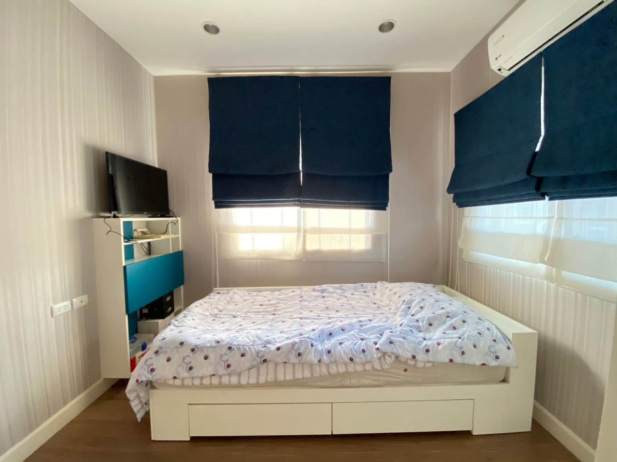 picture 2-Storey Detached House for Rent - 10/14