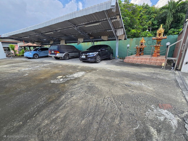 รูป ขายบ้านพร้อมพื้นที่ขนาดใหญ่ ทำเลใกล้ถนนปู่เจ้าสมิงพราย บ้านพักอาศัยพร้อมพื้นที่จอดรถ หรือปรับใช้เป็นโฮมออฟฟิศในทำเลเดินทางสะดวก | 93391 - รูปที่ 2/13