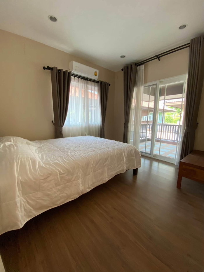 picture 2-Storey Detached House for Rent - 8/14