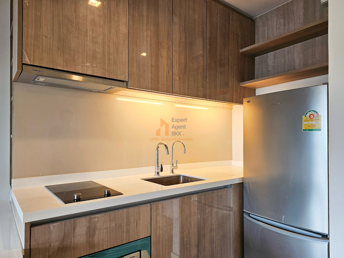 picture SALE : Circle Living Prototype - 1 Bedroom LC247 - 8/13