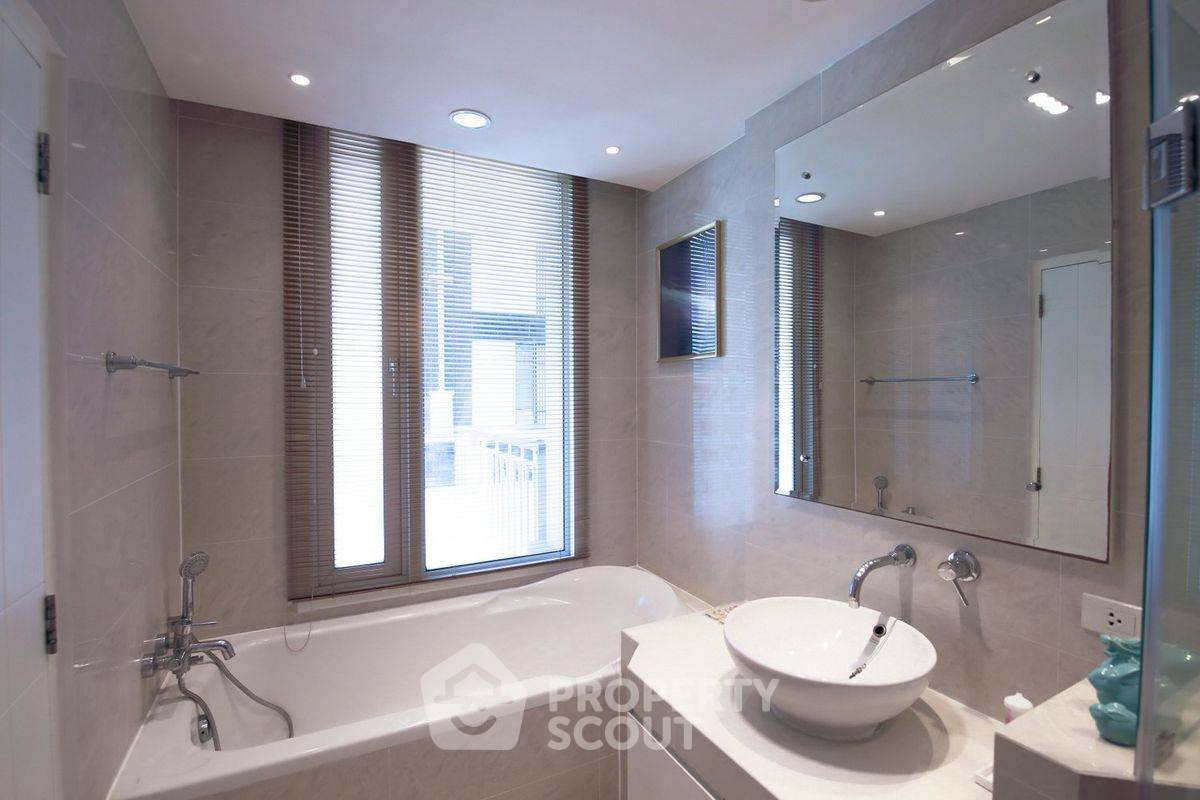 picture 2-BR Condo For Rent At Baan Siri 24, 80000 THB | 8th-Floor Near BTS Phrom Phong (ID 2229579) - 16/20