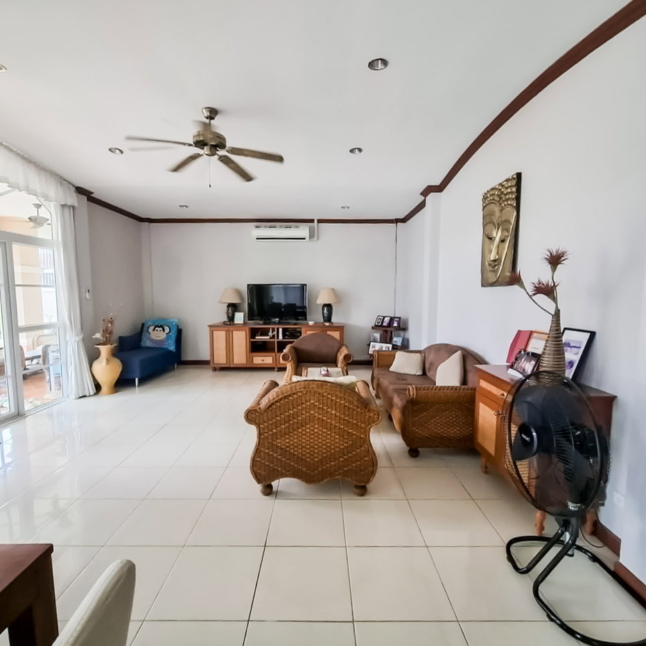 picture Pool Villa for Sale Pratumnak Pattaya Near Thappraya Road - 4/14