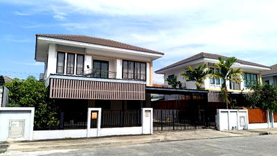 เช่าบ้านเดี่ยว วิทยาลัยการปกครอง : 🏡✨ ให้เช่าบ้านเดี่ยว — iLeaf Park วงแหวน–รังสิตคลอง 4 บ้านหลังใหญ่ พื้นที่เยอะ จอดรถได้หลายคัน
