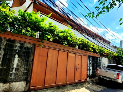 บ้านเดี่ยว กรุงเทพมหานคร : ขาย ที่ดิน พร้อมบ้าน ซอย น้อมจิต สันติภาพ1 เนื้อที่ 99 ตรว ราคา 34.0 ล้านบาท  