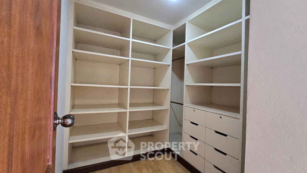 รูป คอนโด 4 ห้องนอน 272 ตร.ม. ในโครงการเหลียงการ์เดน ชองนนซี น่าอยู่ พร้อมเลี้ยงสัตว์ (ID 3083014) - รูปที่ 26/28