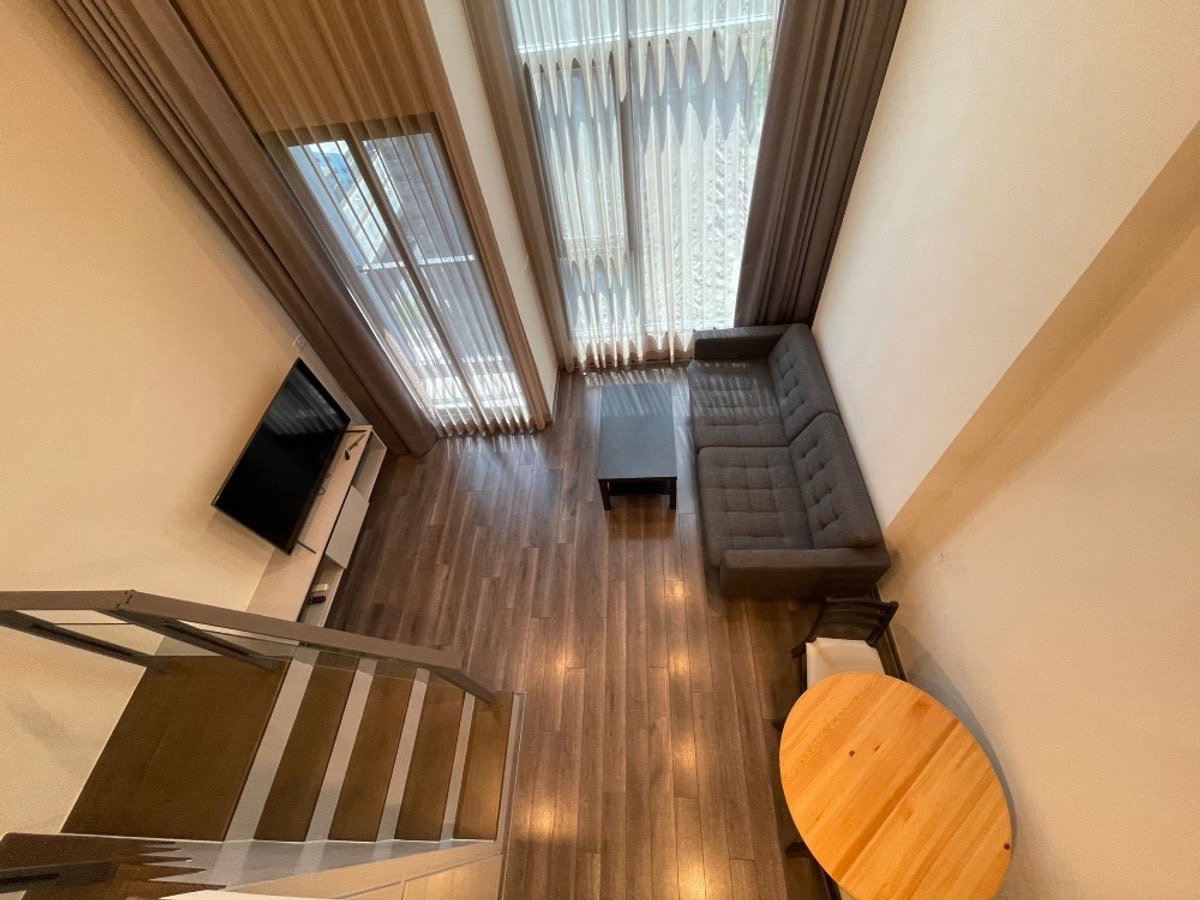 รูป 🏙Duplex 2 ชั้น 🔥Knightsbridge space พระราม9🔥🚅 ติด MRT พระราม9 ‼️ใกล้ Central Rama 9,Fortune☎️Tel/What App:0917061999 คุณกวา - รูปที่ 3/10