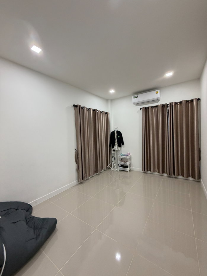 รูป 🏡 ขายด่วน บ้านแฝด Baan U ซอย 12 ใกล้นิคมอมตะ ชลบุรี เจ้าของขายเอง พร้อมเข้าอยู่ ราคาต่อรองได้ - รูปที่ 19/22