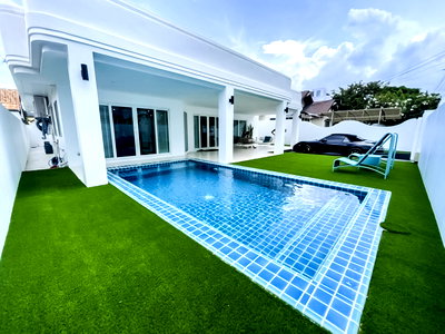 Houses for rent Bang Lamung Chonburi : Pet Friendly Luxury Modern Pool Villa for Rent Jomtien Pattaya