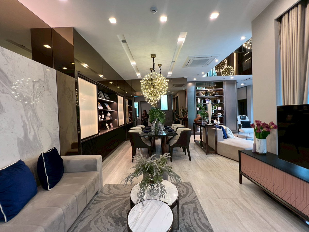 รูป บ้านเดี่ยวระดับ Ultra Luxury 3 ชั้น พร้อมลิฟต์ส่วนตัว บนทำเลศักยภาพ กรุงเทพกรีฑา ที่ออกแบบมาเพื่อการใช้ชีวิตเหนือระดับ พร้อมความเป็นส่วนตัวในทุกมิติ - รูปที่ 7/33
