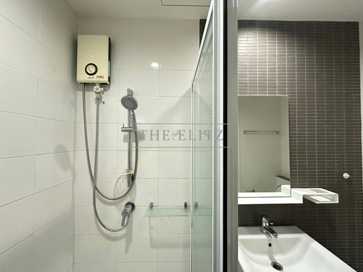picture ✨RARE FIND! Flawlessly Renovated Modern Living Space – 100% Move-in Ready with Zero Fixes Needed ✨ - 12/24