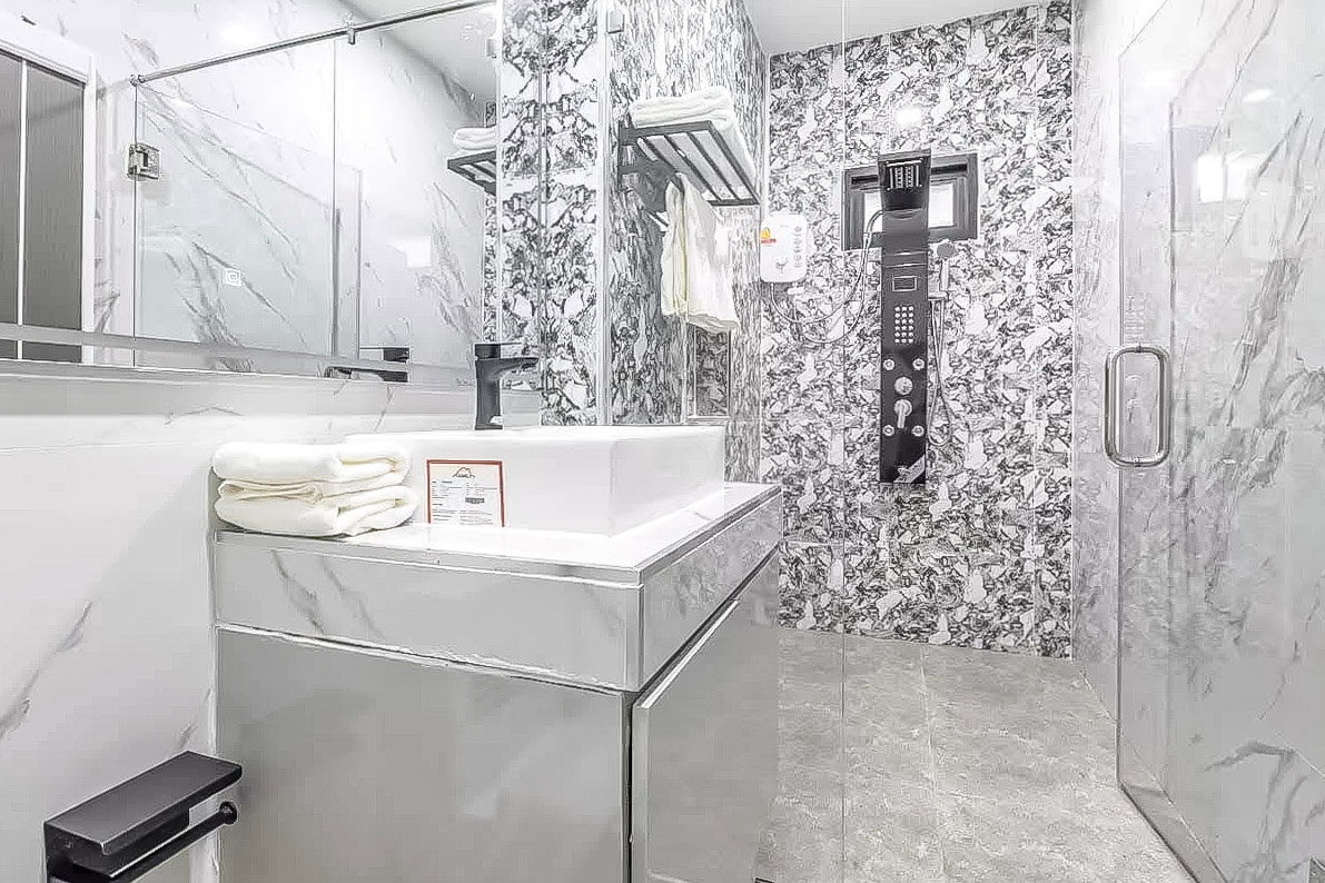 picture Luxury Pool Villa for Sale Thappraya South Pattaya 3Bedroom - 9/11