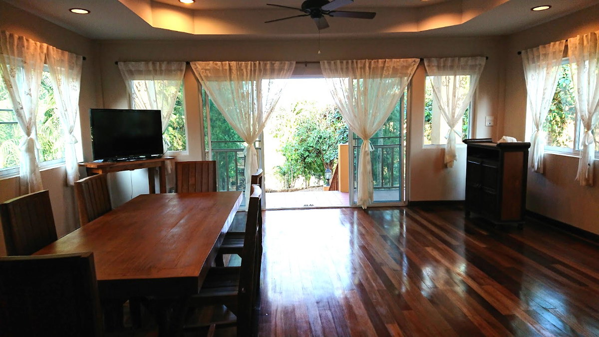 picture Enjoy peaceful living in this spacious resort-style home set on a large private plot. - 23/38
