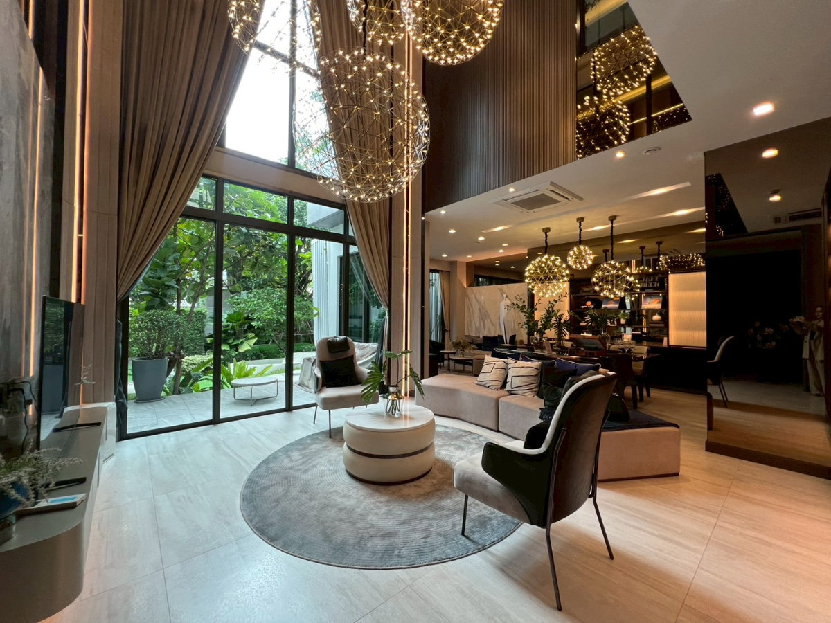 รูป บ้านเดี่ยวระดับ Ultra Luxury 3 ชั้น พร้อมลิฟต์ส่วนตัว บนทำเลศักยภาพ กรุงเทพกรีฑา ที่ออกแบบมาเพื่อการใช้ชีวิตเหนือระดับ พร้อมความเป็นส่วนตัวในทุกมิติ - รูปที่ 8/33
