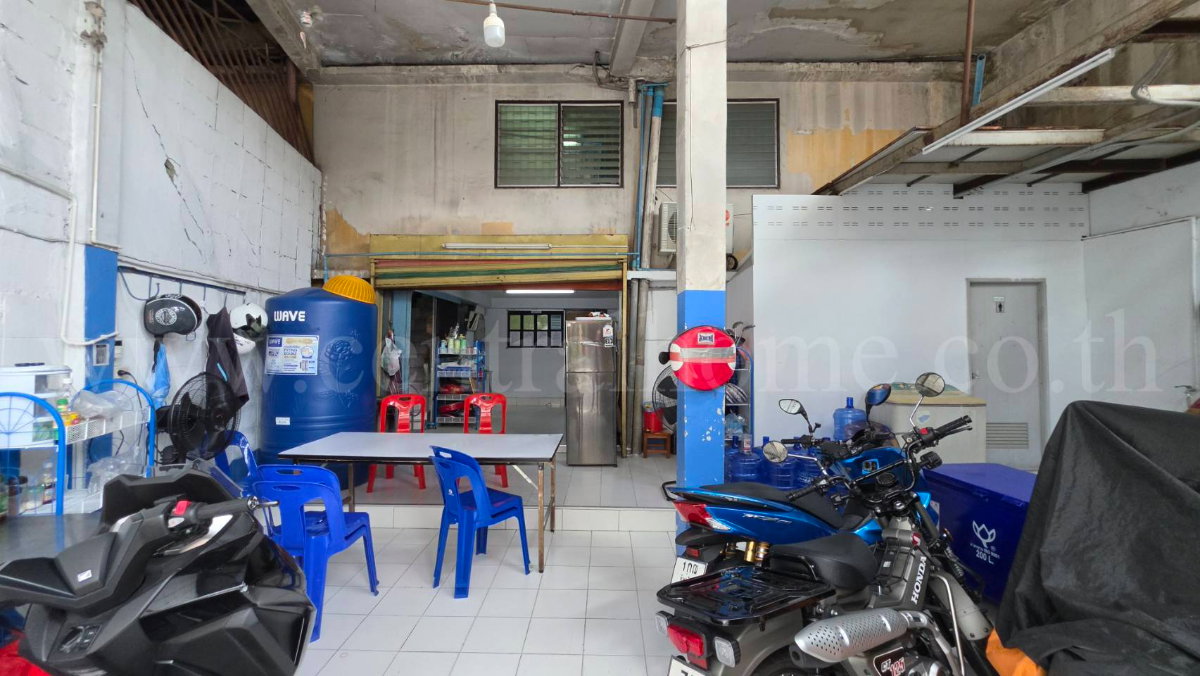 รูป อาคารพาณิชย์ 4.5 ชั้น ติดถนนลาดพร้าว หน้าซอยลาดพร้าว 72 ขายพร้อมผู้เช่าระยะยาว - รูปที่ 11/35