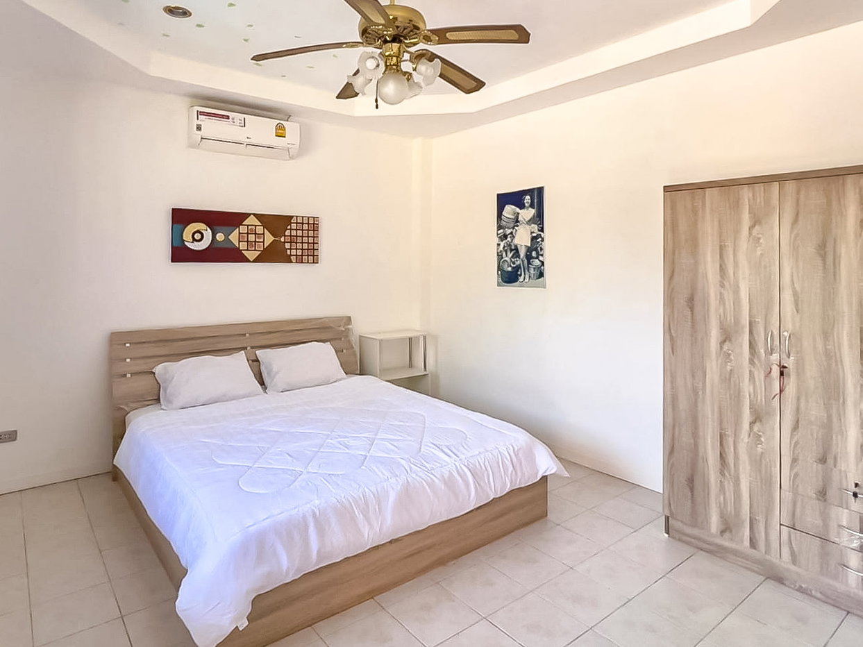รูป Pool Villa for Sale in South Pattaya Ideal Rental Investment - รูปที่ 13/14