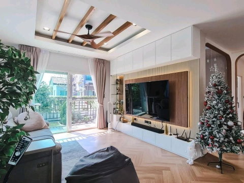 🏡✨ ให้เช่าบ้านเดี่ยว 2 ชั้น สไตล์มูจิ – Centro พหลฯ–วิภาวดี 2 📍 บ้านหลังมุม ติดสวนส่วนกลาง ทำเลดีที่สุดของโครงการ เงียบสงบ เป็นส่วนตัว