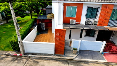 Townhouses for rent Phranakhon Rajabhat University : The Crystal Ekkamai-Ramindra 900 m. 28 sq m. 224 sq m. near Wat Lat Pla Khao 700 m. Townhome, 2 floors, corner unit, 3 bedrooms, 2 bathrooms, newly