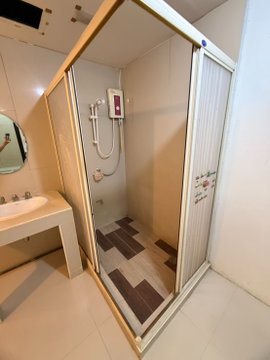 The Royal Navin Tower ให้เช่าเดือนละ 35,000 บาท 086-5049889