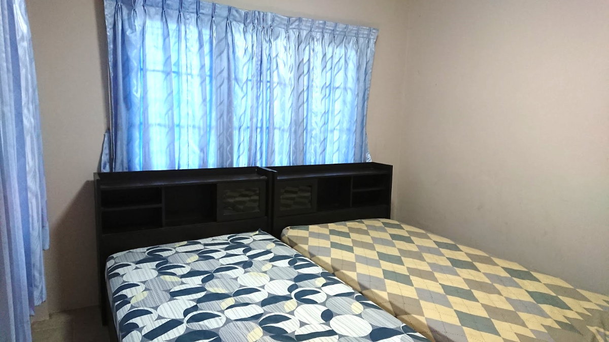 picture Enjoy peaceful living in this spacious resort-style home set on a large private plot. - 14/38
