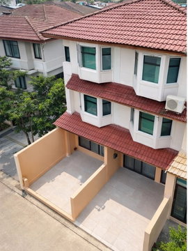 With furniture, MRT Lat Phrao 500 m. Townhome, 3 floors, new, 3 bedrooms, 2 bathrooms, 22 sq m, 264 sq m, closer to the BTS than condos. MRT
