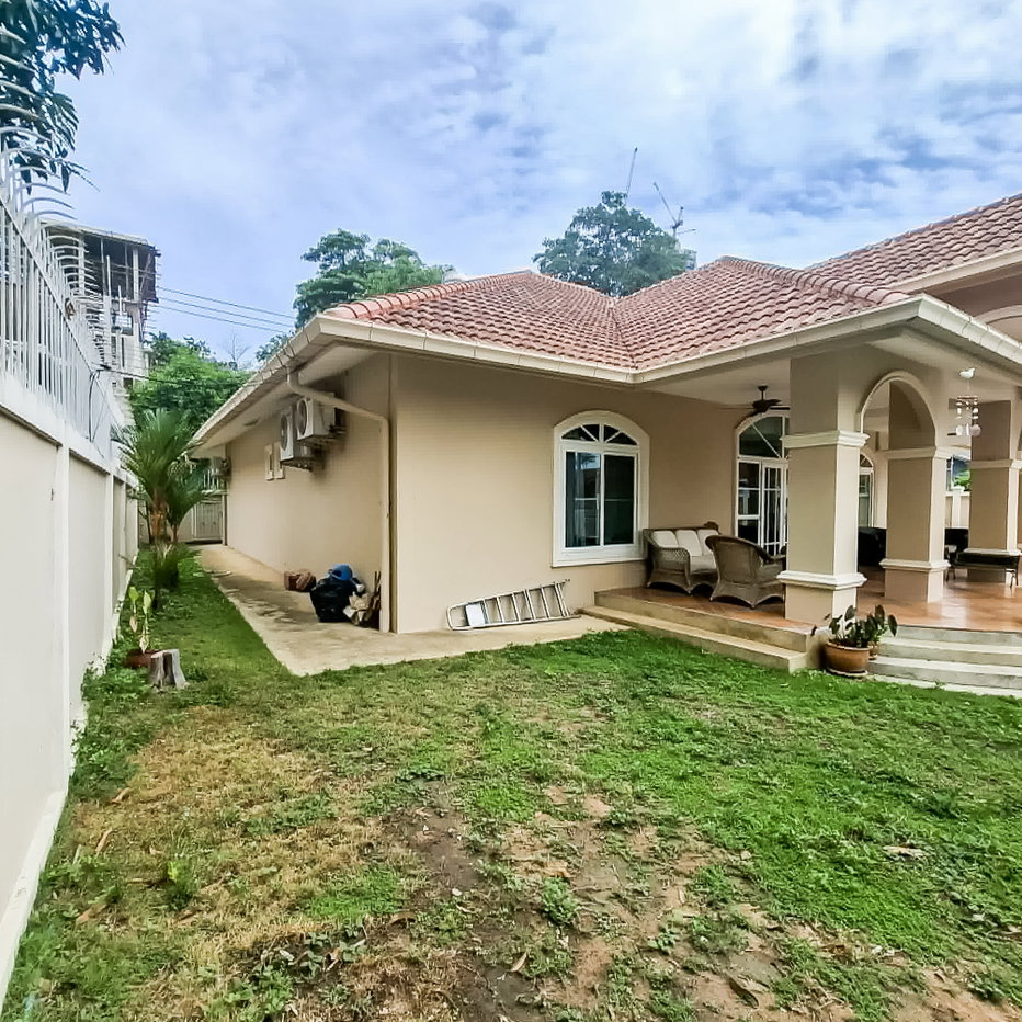 picture Pool Villa for Sale Pratumnak Pattaya Near Thappraya Road - 14/14