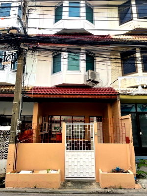 เช่าทาวน์โฮม ถนนวิภาวดีรังสิต : 🏡✨ ให้เช่าทาวน์โฮม 3 ชั้น รีโนเวทใหม่ ใกล้ MRT รัชดาภิเษก เพียง 400 เมตร 📍 ลาดพร้าว 26 – รัชดา 19 – วิภาวดี 16 (โชคชัยร่วมมิตร)