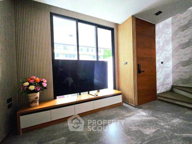 รูป ทาวน์เฮ้าส์ 3 ห้องนอน ให้เช่า ที่ ธีร์ ลาดพร้าว 93 วังทองหลาง (ID 3079455) - รูปที่ 2/15
