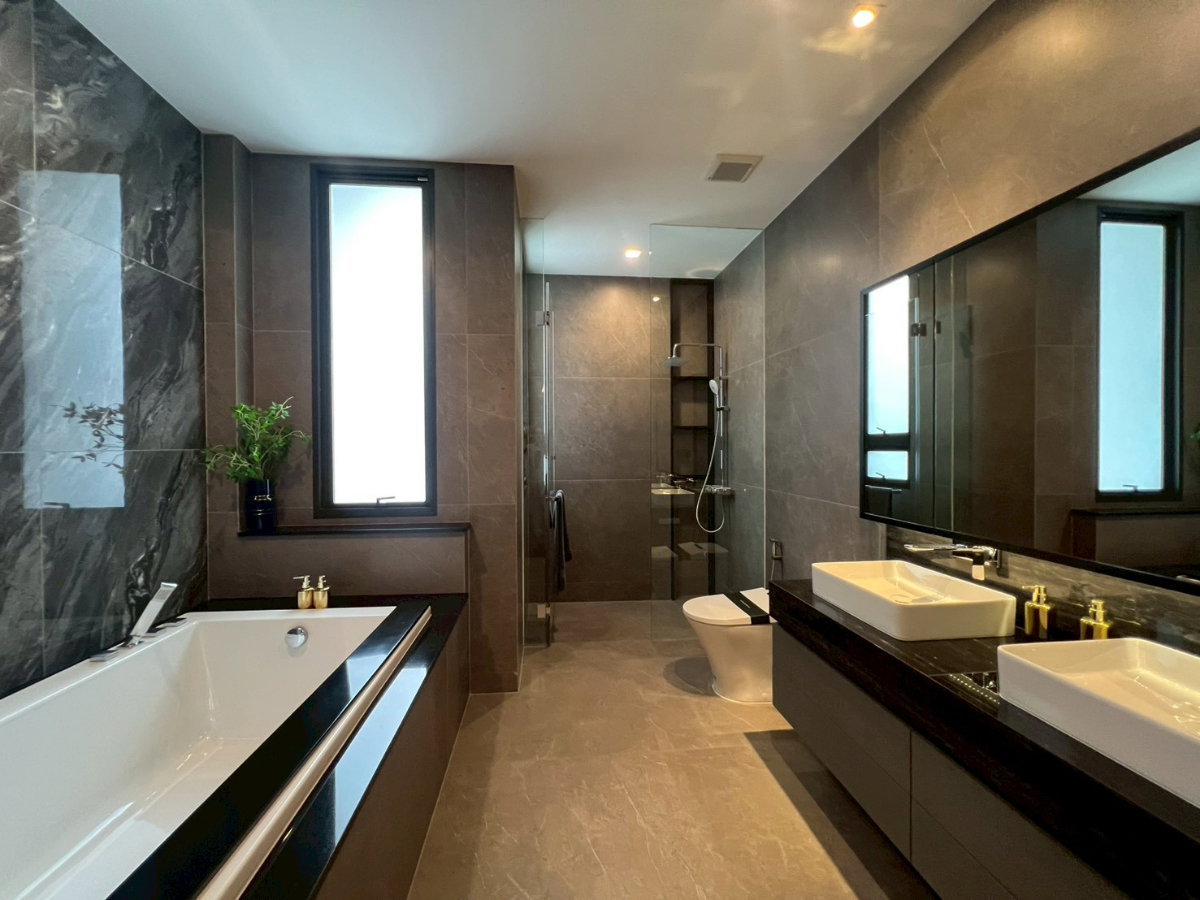รูป บ้านเดี่ยวระดับ Ultra Luxury 3 ชั้น พร้อมลิฟต์ส่วนตัว บนทำเลศักยภาพ กรุงเทพกรีฑา ที่ออกแบบมาเพื่อการใช้ชีวิตเหนือระดับ พร้อมความเป็นส่วนตัวในทุกมิติ - รูปที่ 15/33