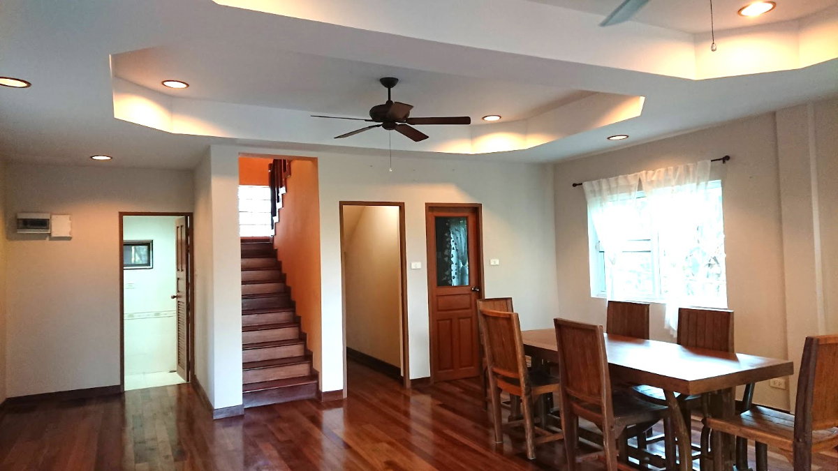 picture Enjoy peaceful living in this spacious resort-style home set on a large private plot. - 26/38