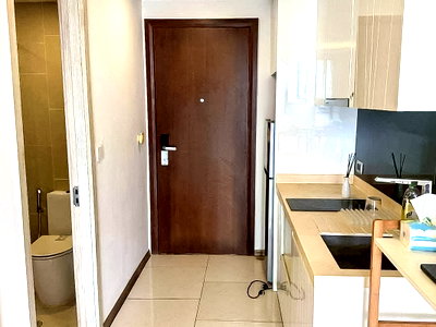 ขายคอนโด : The Peak Towers Pratumnak Condo for Sale Studio Sea View
