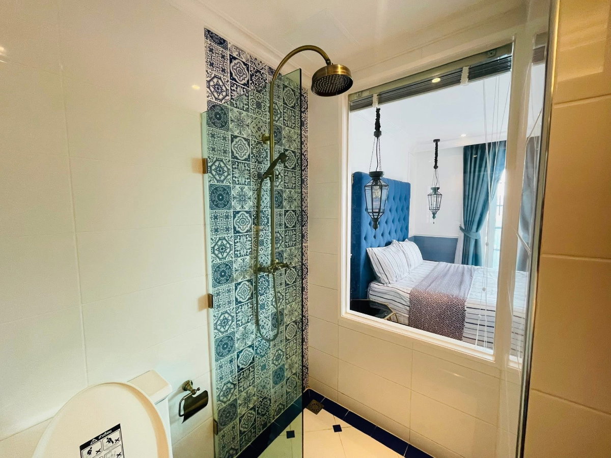 picture Seven Seas Cote d’ Azur for yearly rent with Washing machine - 8/10