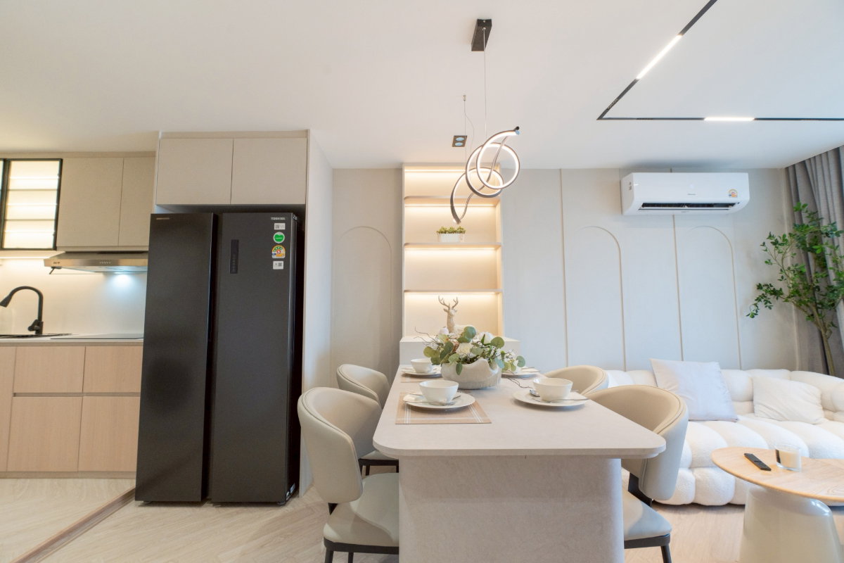 picture Luxury Penthouse Condominium for Sale - 3/40